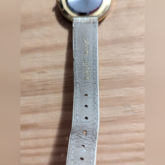 (934)Vintage peniel lady's watch white leather band Roman numerals in the bezel - Picture 6 of 11